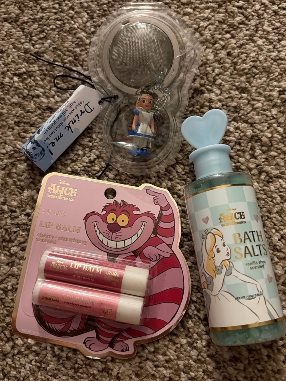 Alice in wonderland Disney Cheshire Cat tea infuser lip balm bath salts gift set